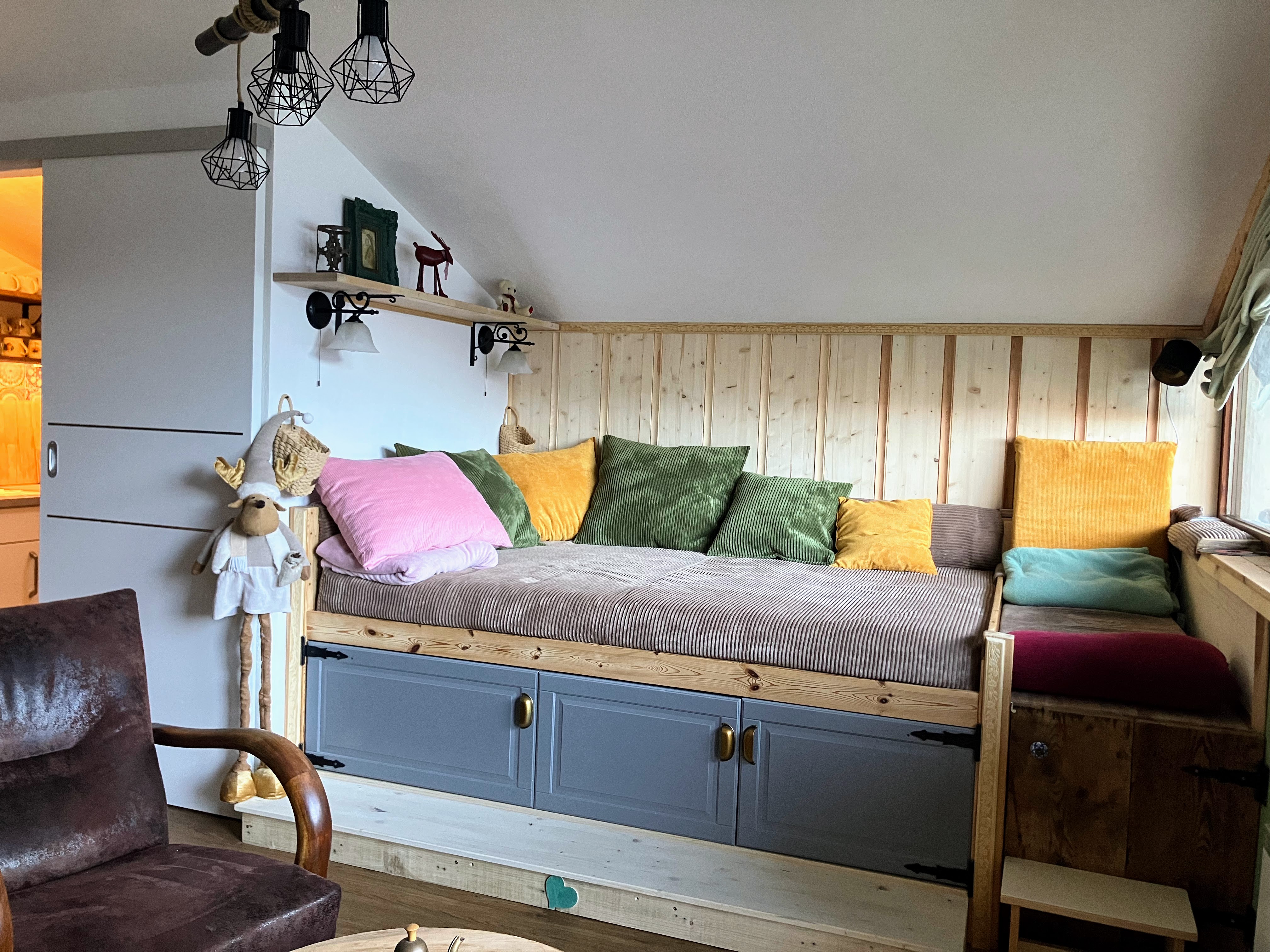 Gemütlicher Wohnbereich einer Ferienwohnung